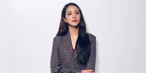 BLACKPINK's Jisoo Attends Burberry Spring 2020 